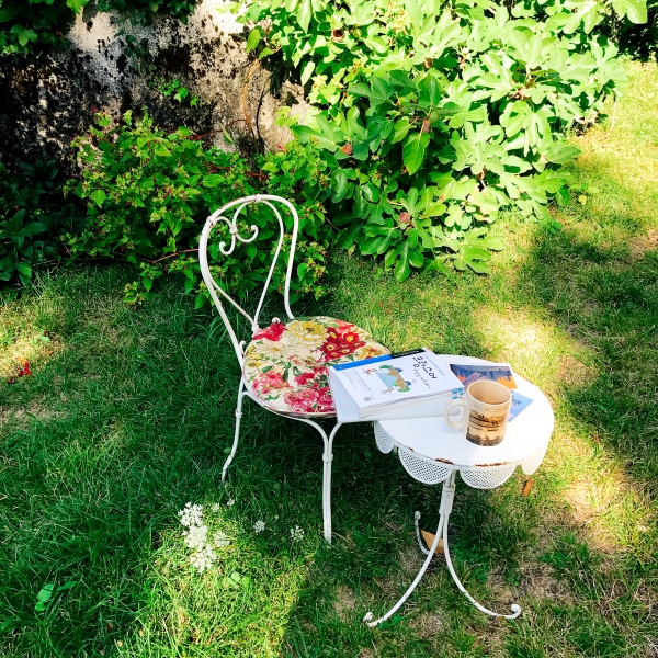 남프랑스 시댁 정원의 테이블과 의자. (사진: 김은성)