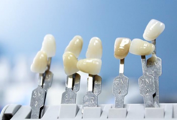 정형외과 및 치과 등에서 활용되는 의료용 맞춤형 생체 디바이스 소재 역시 엠오피의 세라믹 3D 프린팅 기술로 제작이 가능하다.