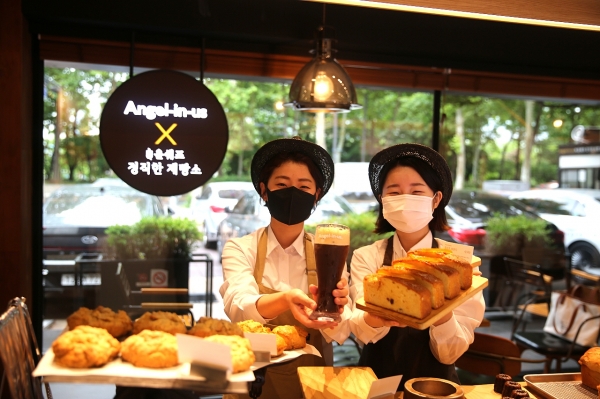 엔제리너스, 윤쉐프 정직한 제빵소 제휴 ‘베이커리 카페’ 석촌호수점 오픈