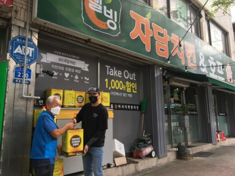 자담치킨, 춘천 노인 일자리 지원단체 '춘천시니어클럽'에 폐식용유 기부