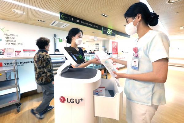 LG유플러스, H+양지병원에 자율주행 약제배송로봇 공급