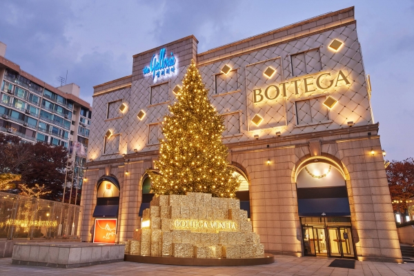 갤러리아백화점, 보테가 베네타와 함께 크리스마스 트리 선봬