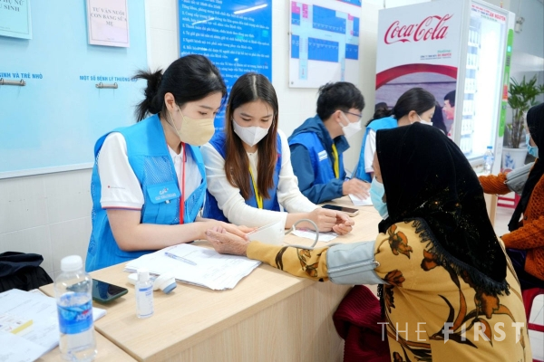 베트남 현지 의료봉사 및 꽝응아이 모자병원에 의료장비 지원