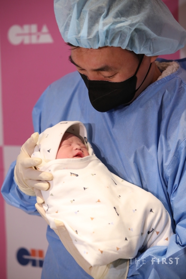 차 의과학대학교 강남차여성병원, 저출산 극복을 기원하며 '2024년 대한민국 새해 첫아기' 탄생